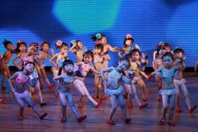 幼儿园大班舞蹈活动—我爱洗澡