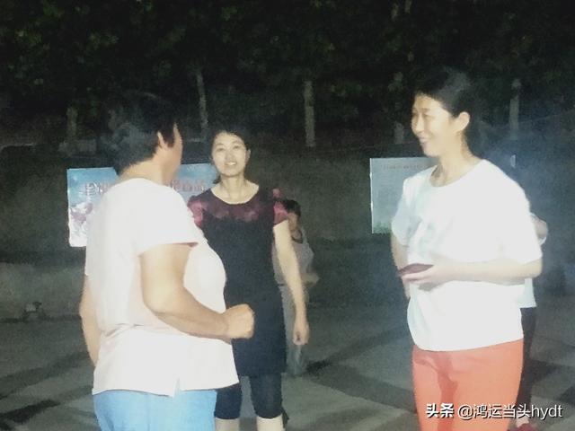 跳广场舞，一种跳的是欢乐，一种跳的是寂寞，大家讨论一下好吗？