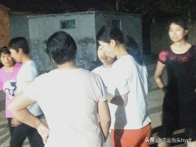 跳广场舞，一种跳的是欢乐，一种跳的是寂寞，大家讨论一下好吗？