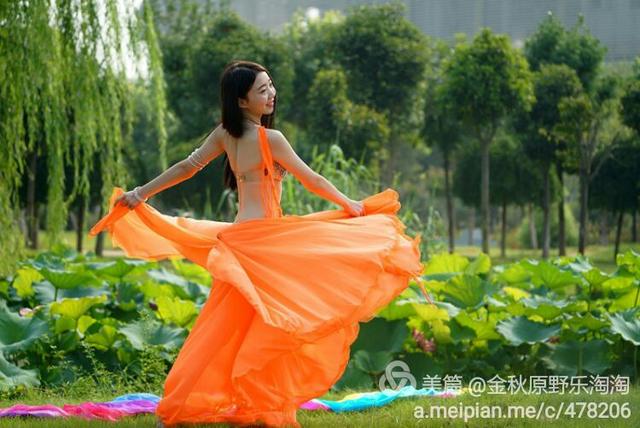 舞姿优美的肚皮舞